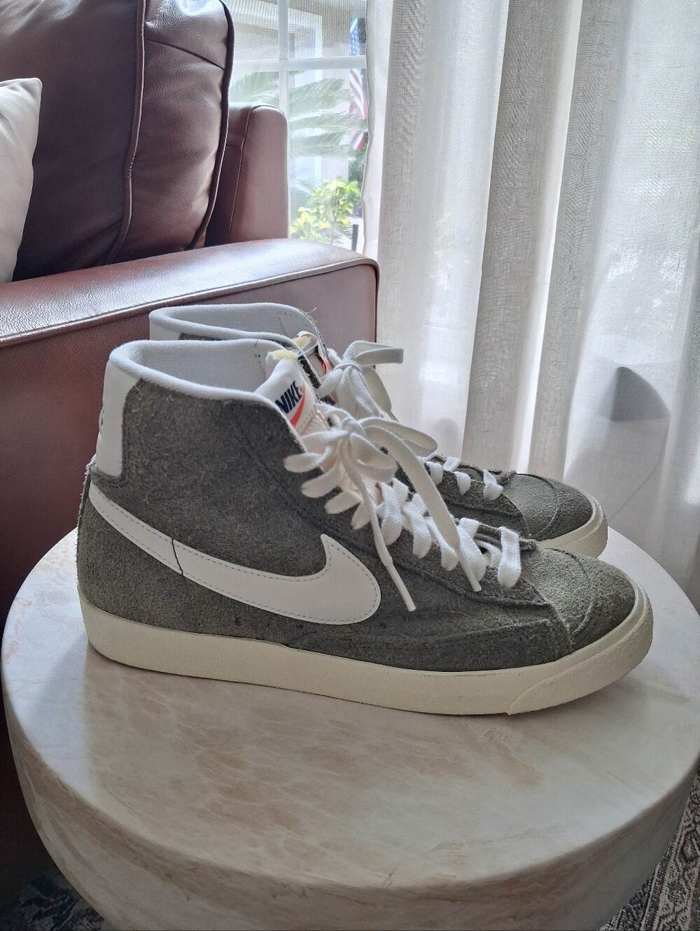 Nike Blazer '77 Women's Size 8 Mid Suede Sneakers in Olive Green and White Exc